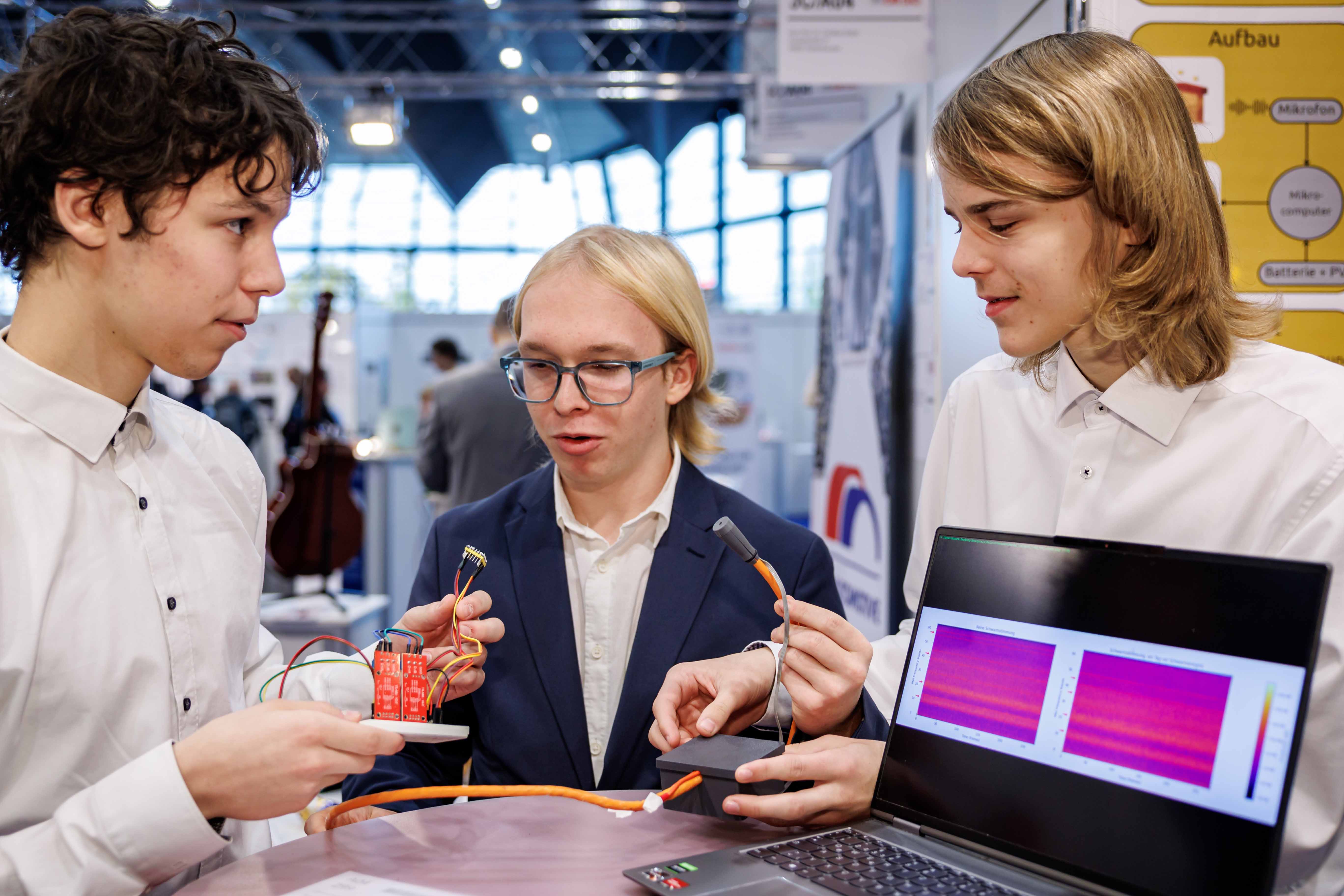 🐝 Goldmedaille für das Projekt „Beevoice“ auf der iENA in Nürnberg